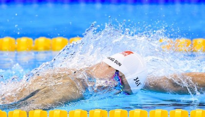 pg|詹姆斯背靠背狂揽30分准三双，东契奇钦佩，行动诠释比赛热忱