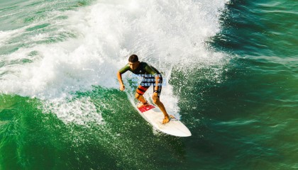 模拟器平台|浴火重生，断腿三次的篮球天才，甘为湖人篮板苦力成满分球员