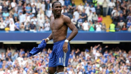 电子游戏|比利亚雷亚尔主场迎战巴塞罗那，佩佩与佩雷斯领衔锋线，亚马尔和德容主导中场对决